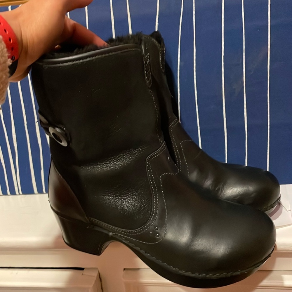 Dansko Black Distressed Leather Shearling Lined Fold Over Boots Eu 39